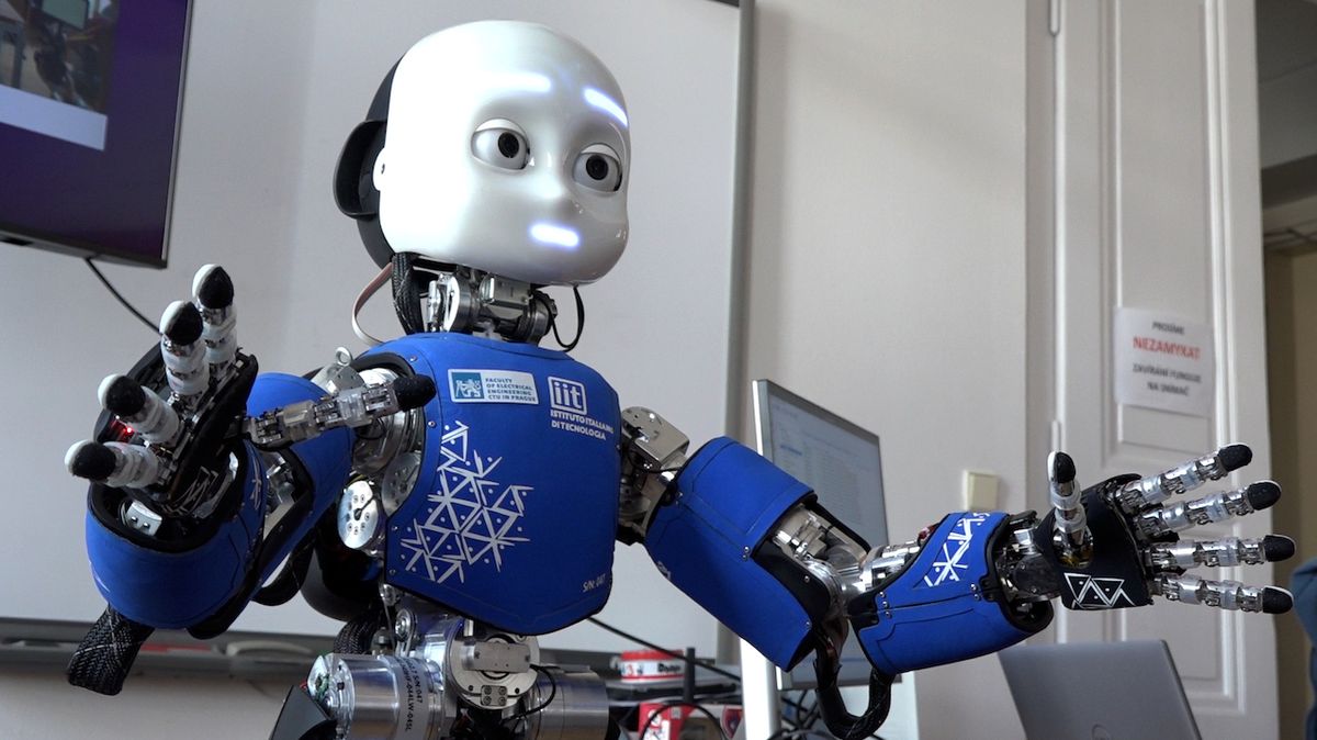 Robotické dítě zvané iCub: Výzkumníci z ČVUT učí robota využívat lidské smysly